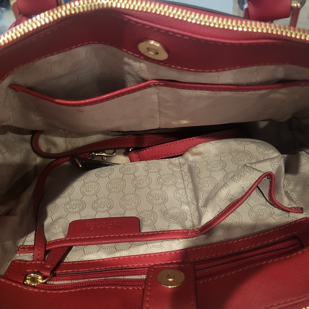 #61 Micheal  Kors red purse - Picture 9 of 9